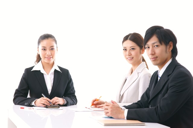 女性が働きにくい,女性が活躍しにくい